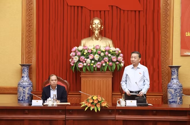 Minister To Lam speaks at the event.