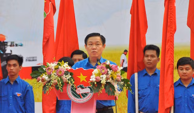 Deputy Minister Vuong Dinh Hue at the event