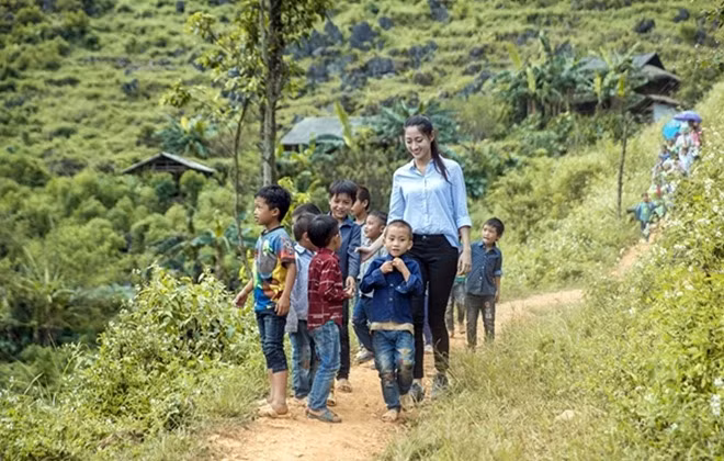 The charitable project is the initiative of Luong Thuy Linh, Miss World Vietnam 2019, a girl born and grew up in Cao Bang. The charitable project is the initiative of Luong Thuy Linh, Miss World Vietnam 2019, a girl born and grew up in Cao Bang.