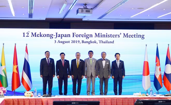 Deputy Prime Minister and Foreign Minister Pham Binh Minh (second from left) and other foreign ministers at 12th Mekong-Japan Foreign Ministers’ Meeting (Source: VNA)