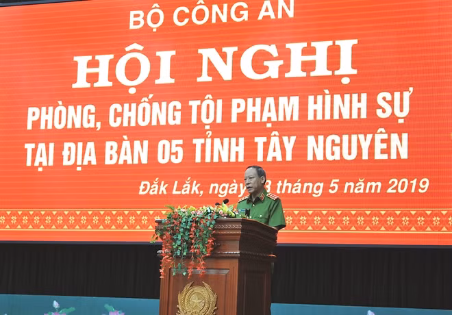 Deputy Minister Le Quy Vuong speaks at the event.