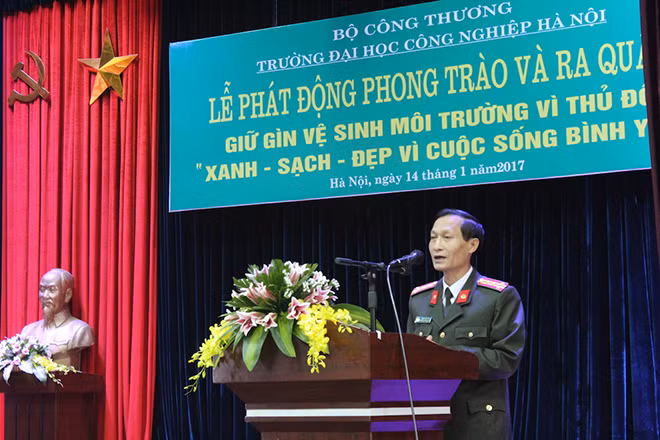 Senior Colonel Dinh Huu Tan, Head of the Internal Security Office, the Hanoi Municipal Police.