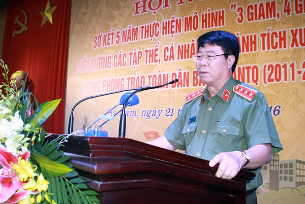 Deputy Minister of Public Security Bui Van Nam.
