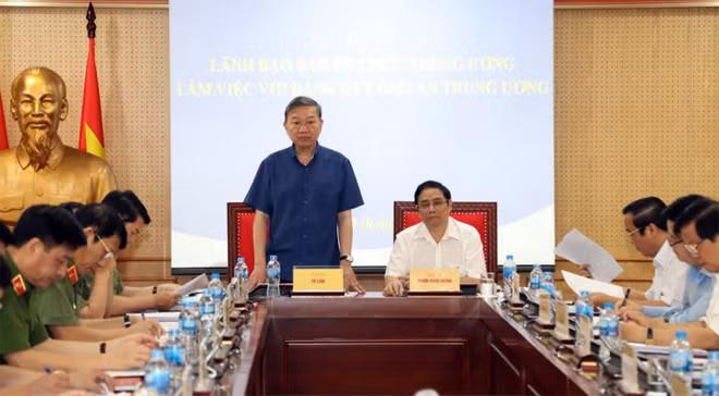 Minister To Lam speaks at the meeting. Minister To Lam speaks at the meeting.