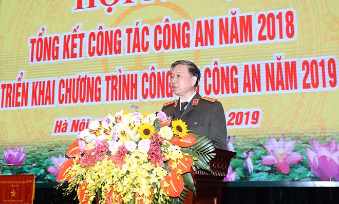 Minister To Lam speaks at the event.