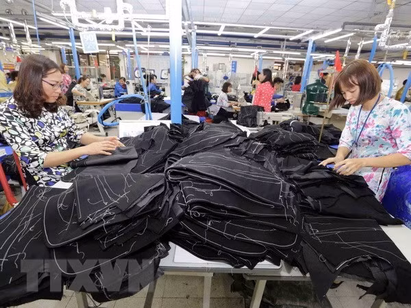 The garment and textile sector earned 16.52 billion USD during January-July. (Photo: VNA)