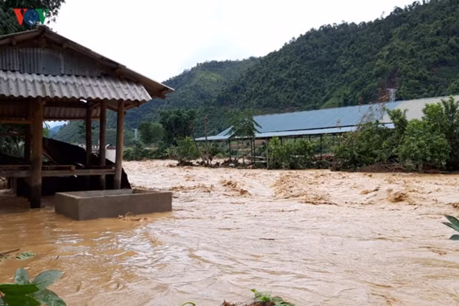 According to statistics released by local authorities, the devastation left four dead whilst many others remain missing. The afternoon of June 24 saw rescue forces discover the body of a victim of the flash floods