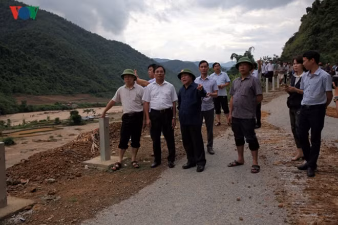 On the afternoon of June 24 relevant agencies along with Tong Thanh Hai, Vice Chairman of Lai Chau People’s Committee, rushed to the scene to direct recovery efforts.
