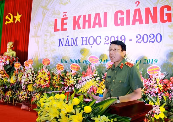 Deputy Minister Luong Tam Quang speaks at the opening ceremony.