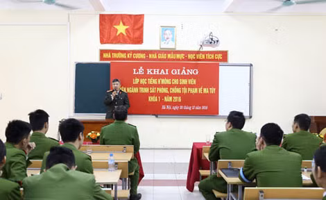 The 1st Hmong language course The 1st Hmong language course