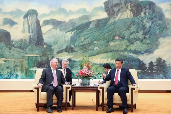 U.S. Secretary of State Rex Tillerson (L) meets with Chinese President Xi Jinping (R) at the Great Hall of the People in Beijing, China September 30, 2017. REUTERS