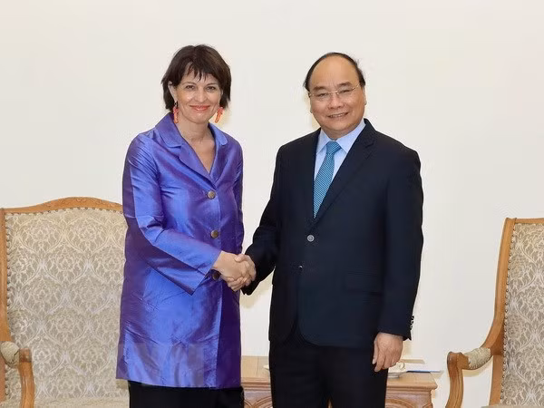 Prime Minister Nguyen Xuan Phuc welcomes head of Switzerland’s Federation Department of Environment, Transport, Energy and Communication Doris Leuthard