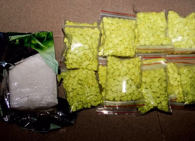 Through the initial investigation, relevant forces found 22,000 pills weighing 8.2kg of suspected meth and 18.4kg of suspected crystal meth. (Photo: VNA)