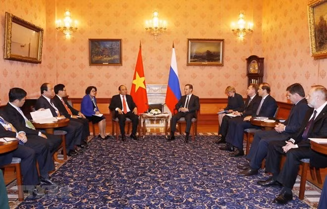 PM Nguyen Xuan Phuc held talks with his Russian counterpart Dmitry Medvedev on May 16, 2016 during the Vietnamese leader's official visit to Russia. (Photo: VNA)