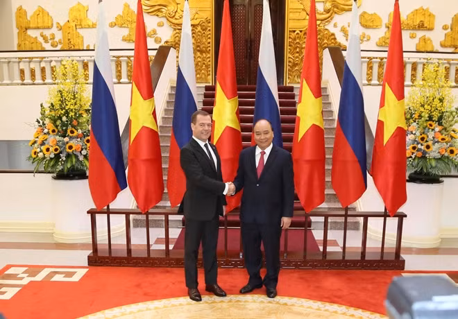 During his official visit to Vietnam, the Russian PM will also visit and present the Russian State Award to the Vietnam - Russia Tropical Center. PM D. Medvedev will leave Vietnam, closing his official visit to Vietnam on the same day.