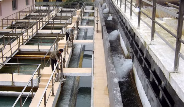 Processing water at the Ha Noi Clean Water Co, the main supplier of water to the capital city.