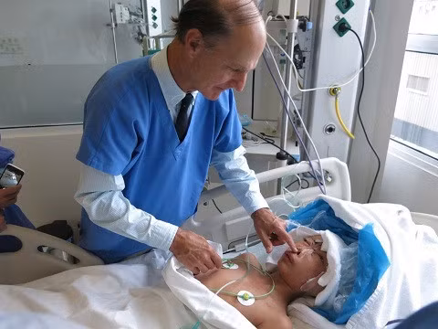 Dr. McKay McKinnon checks a patient after conducting a series of surgeries to remove his giant face tumor at Vinmec Hospital in Hanoi. Photo courtesy of Vinmec