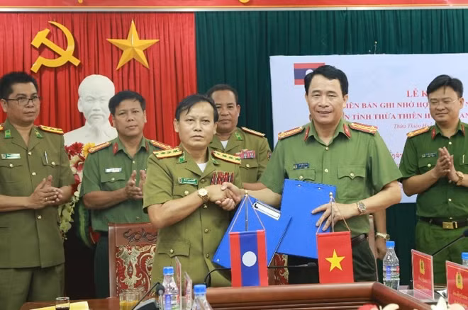 The leaders of the two departments sign MoU on security and order The leaders of the two departments sign MoU on security and order
