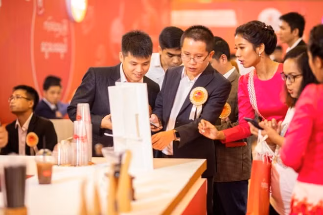 Customers experiencing convenient services of Mytel Pay.