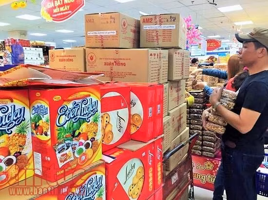 Vietnamese consumers’ preferences for locally-made products have been on the rise for the upcoming Lunar New Year. (Photo: VNA)