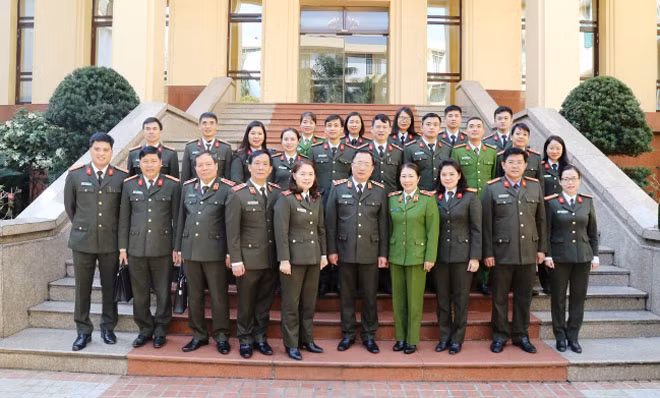 Deputy Minister Nguyen Van Thanh and delegates at the meeting.