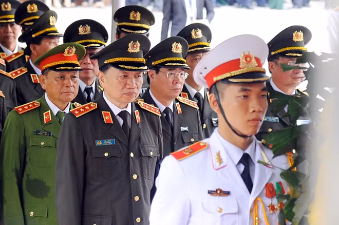 A delegation of the Central Party Committee of Public Security and Ministry of Public Security, led by Senior Lieutenant General To Lam, Secretary of the Central Party Committee of Public Security and Minister of Public Security, paid tribute to late President Tran Dai Quang A delegation of the Central Party Committee of Public Security and Ministry of Public Security, led by Senior Lieutenant General To Lam, Secretary of the Central Party Committee of Public Security and Minister of Public Security, paid tribute to late President Tran Dai Quang