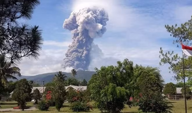 Mount Soputan in Northern Sulawesi erupted on October 3, 2018, just days after an earthquake and tsunami struck the island. Source: Twitter