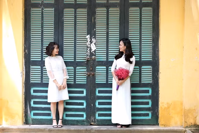 Thanks to the Vietnamese traditional dress (Ao Dai), the beauty of PSA's female students is elevated to a new level.
