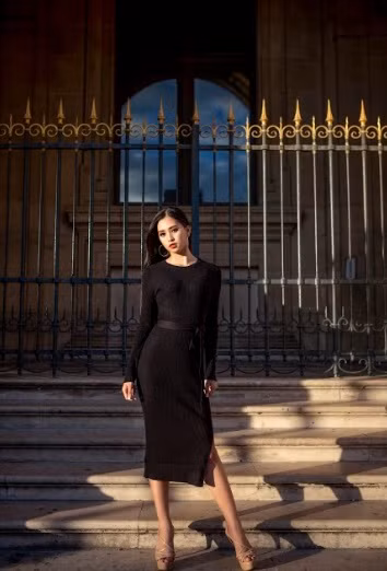 She prefers Le Thanh Hoa’s costumes, a famous Vietnamese fashion brand to shine up in Paris.