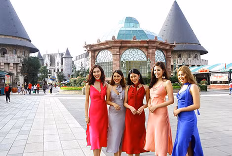 The beauty queens of Miss World 2016 at Sun World Ba Na Hills. The beauty queens of Miss World 2016 at Sun World Ba Na Hills.