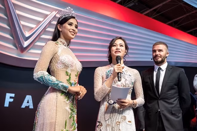 She also talks about how far Vietnamese automobile industry has come and what milestone this event is with the first two models of the Vinfast’s Lux A2.0 Lux SA2.0.