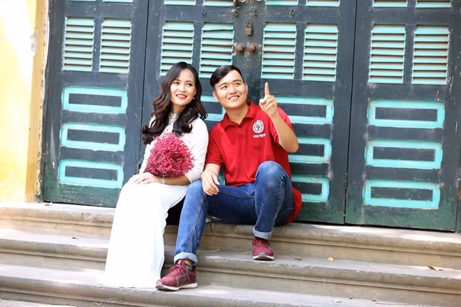 It is so hard to think of any outfit better-suited the Vietnamese women than Ao Dai itself.