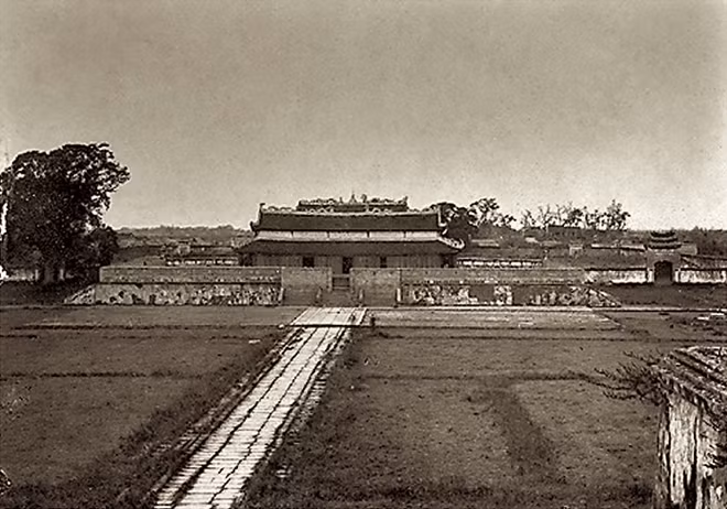 Kinh Thien Palace in the past.