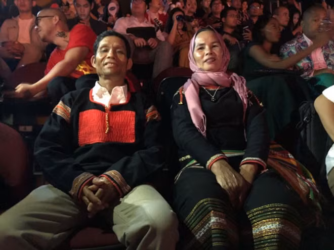The parents of H’Hen Nie flew from Vietnam’s Dak Lak Province to Thailand in support of their daughter.