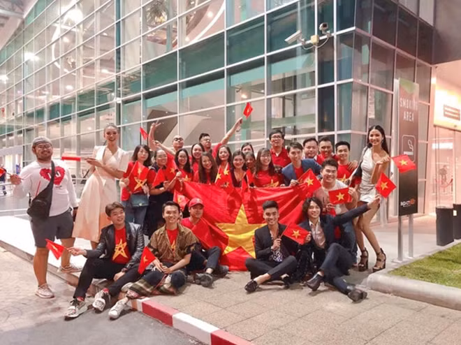 Vietnamese fans gather at the IMPACT Arena.
