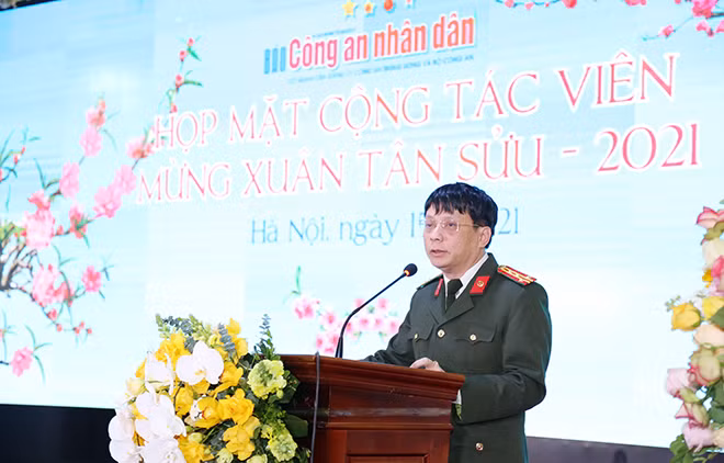Editor-in-Chief of the Public Security Newspaper, Senior Colonel Pham Khai.