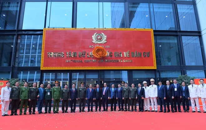 Delegates inaugurate the National Population Database Center.