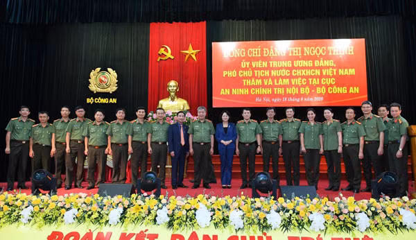 Vice State President Dang Thi Ngoc Thinh, Deputy Minister of Public Security Luong Tam Quang and other delegates at the event. Vice State President Dang Thi Ngoc Thinh, Deputy Minister of Public Security Luong Tam Quang and other delegates at the event.