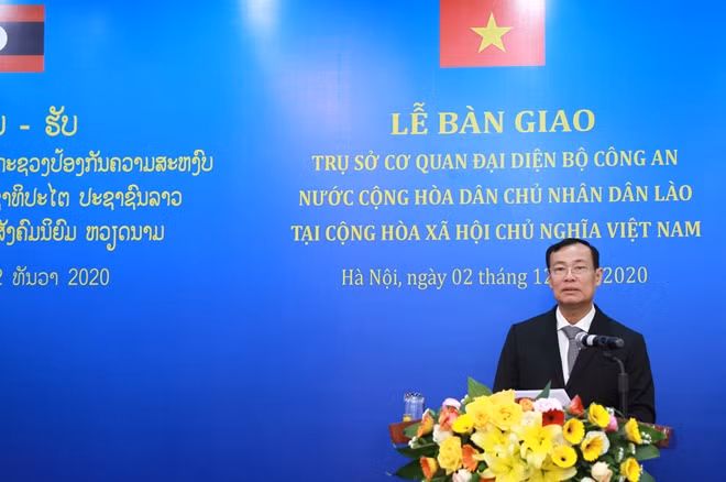 Deputy Minister Le Tan Toi speaks at the event.