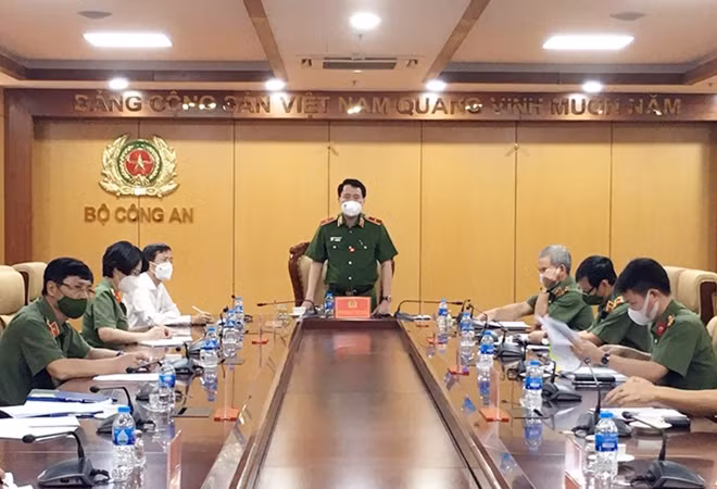 Deputy Minister Le Quoc Hung concludes the meeting.