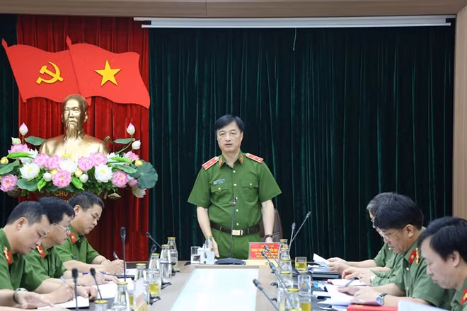 Deputy Minister Nguyen Duy Ngoc delivers a speech at the conference.