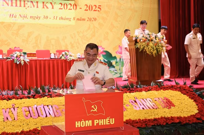 The delegates elect a Party Executive Committee for the next term.