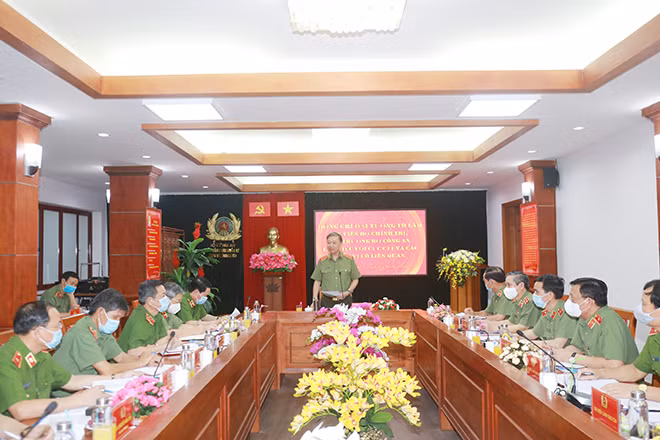 Minister To Lam speaks at the event.