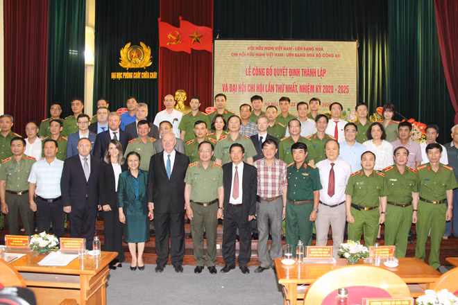 Deputy Minister Nguyen Van Thanh and other delegates at the event.