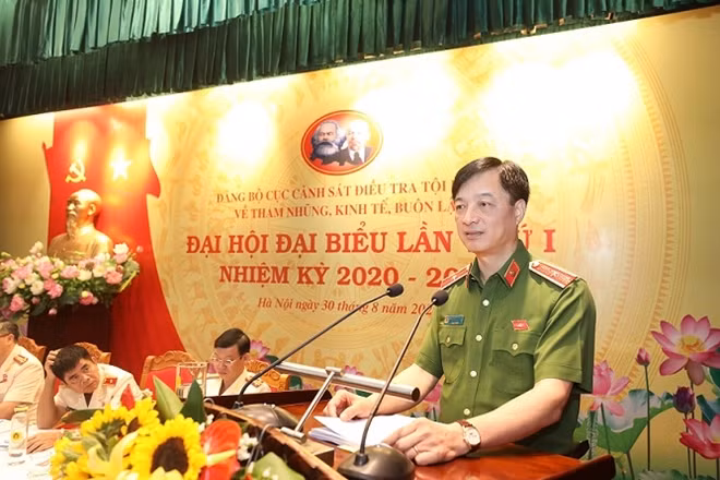 Deputy Minister Nguyen Duy Ngoc speaks at the congress.