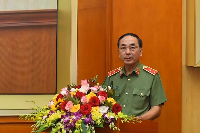 Deputy Minister of Public Security Tran Quoc To delivers his speech at the meeting.