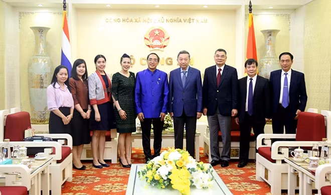 Minister To Lam, Mr. Tanee Sangrat and other delegates at the reception. Minister To Lam, Mr. Tanee Sangrat and other delegates at the reception.