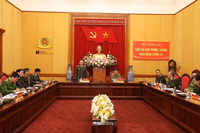 Minister To Lam delivers the keynote speech at the meeting.