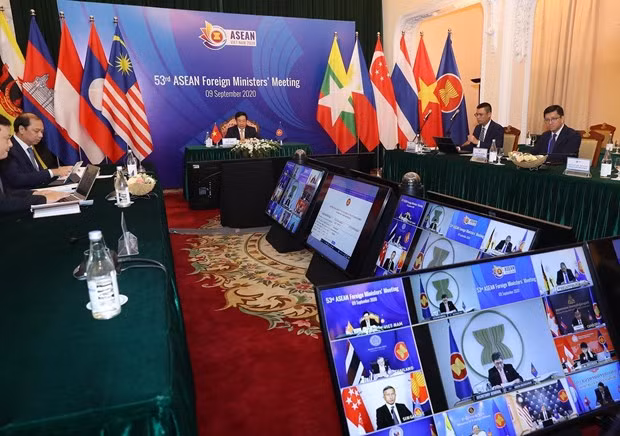 Deputy Prime Minister Pham Binh Minh chairs the meeting. Deputy Prime Minister Pham Binh Minh chairs the meeting.