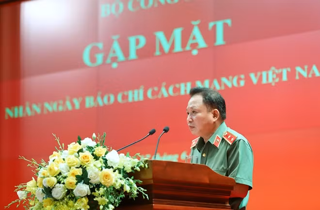 Lieutenant General Mai Van Ha speaks at the event.